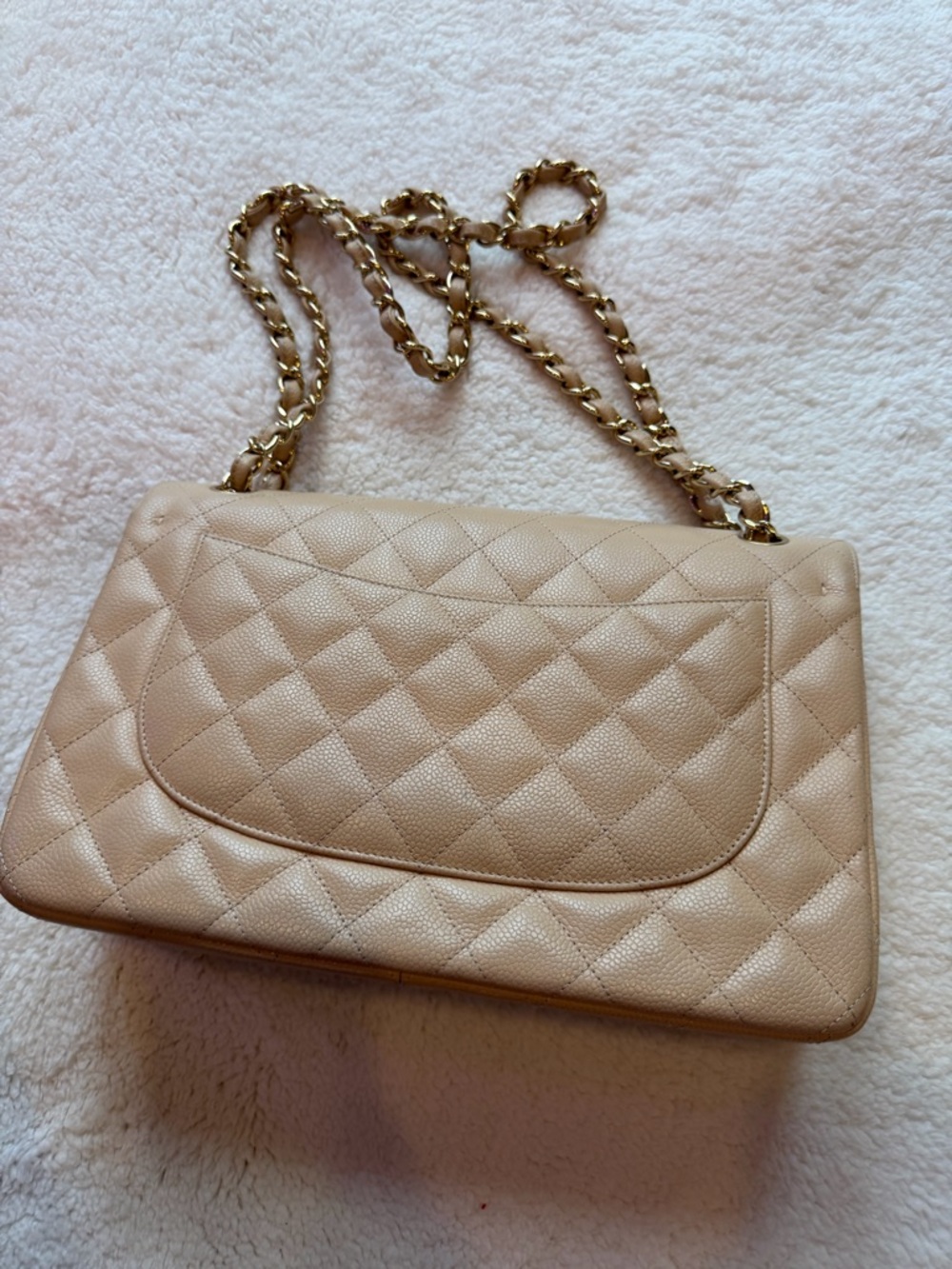 CHANEL Quilted Shoulder Bag in Beige with Gold Hardware - Picture 4 of 5